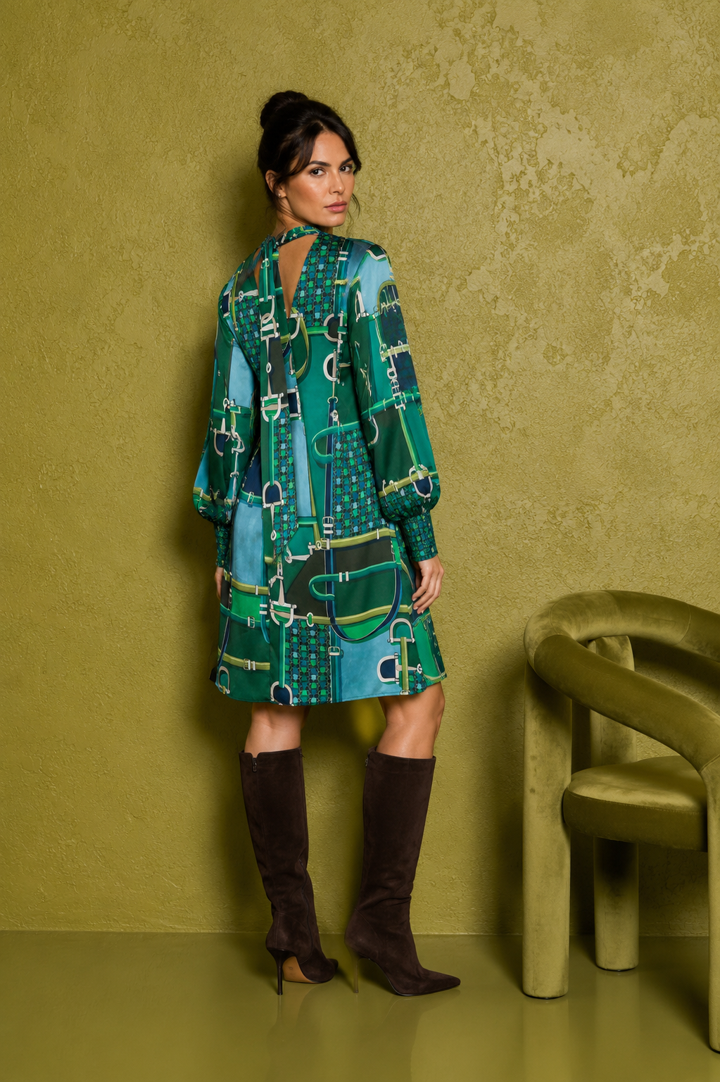 ANNA’S Kleid mit Schluppendetail & Equestrian-Print in Smaragdgrün