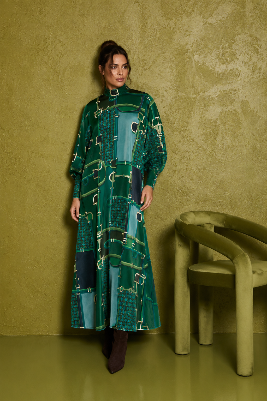 Maxikleid „Horsebit Emerald“ Fließendes Kleid mit Stehkragen