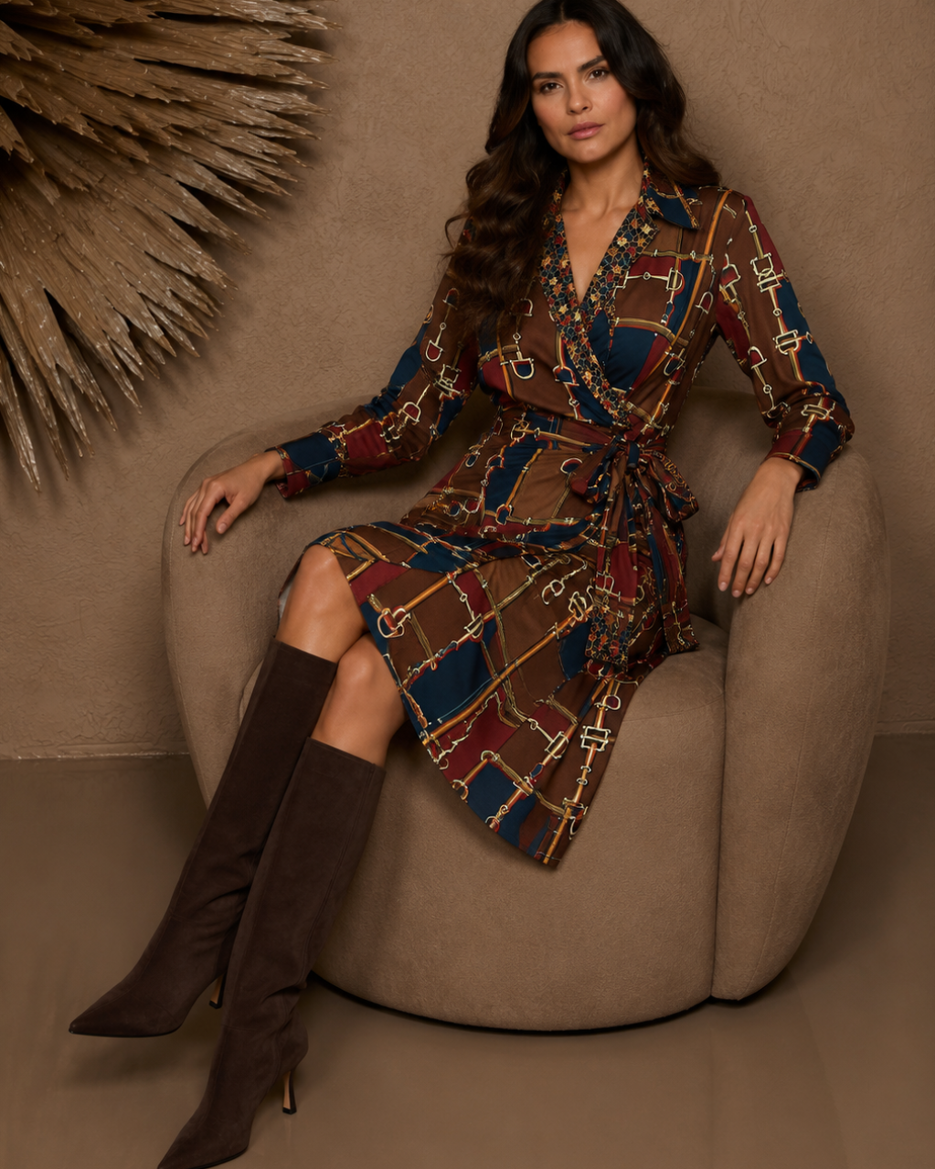 ANNA’S Wickelkleid mit Equestrian-Print in Braun, Navy & Bordeaux