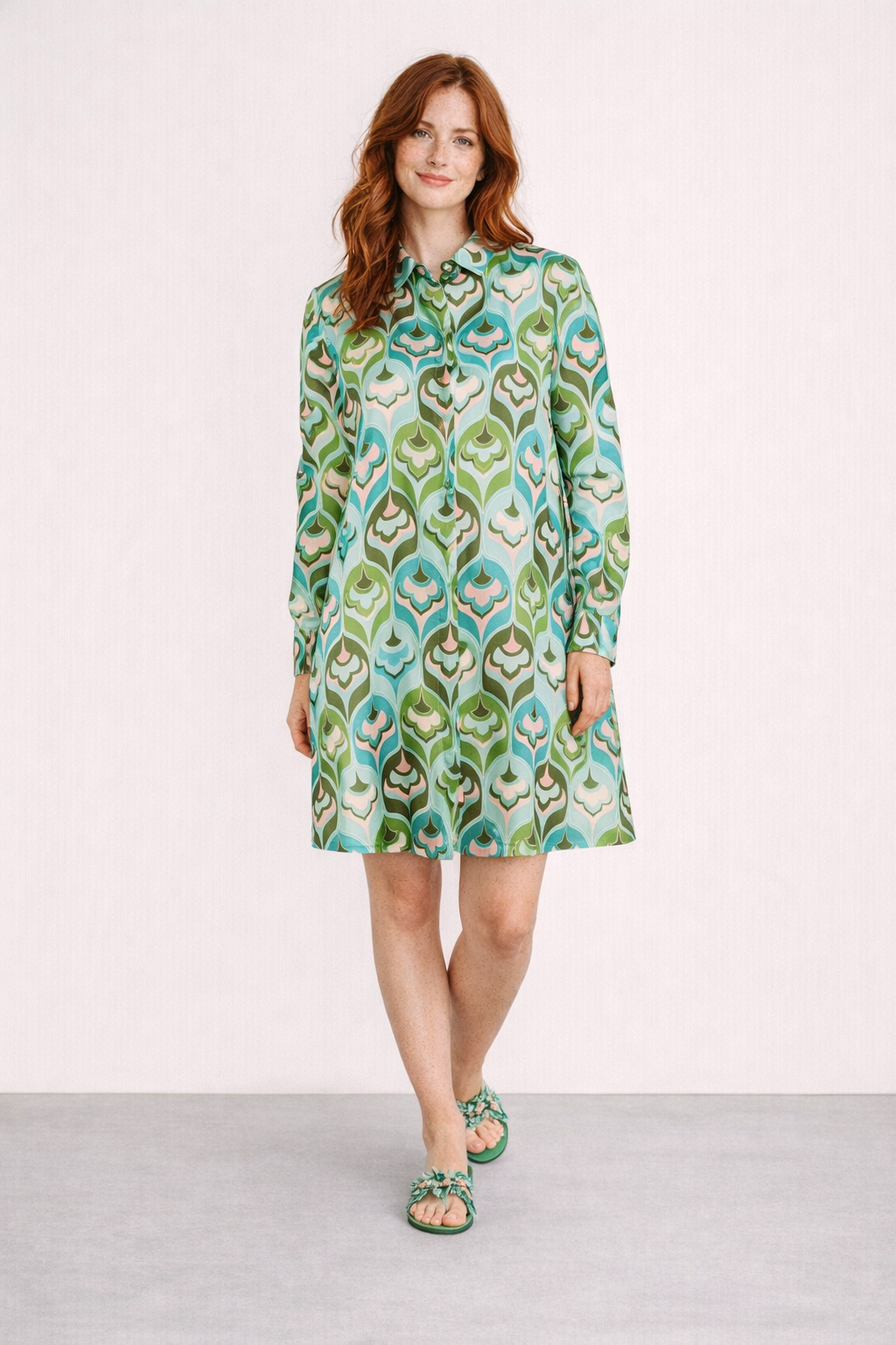 Italian Chic: Retro-Hemdblusenkleid in Grüntönen