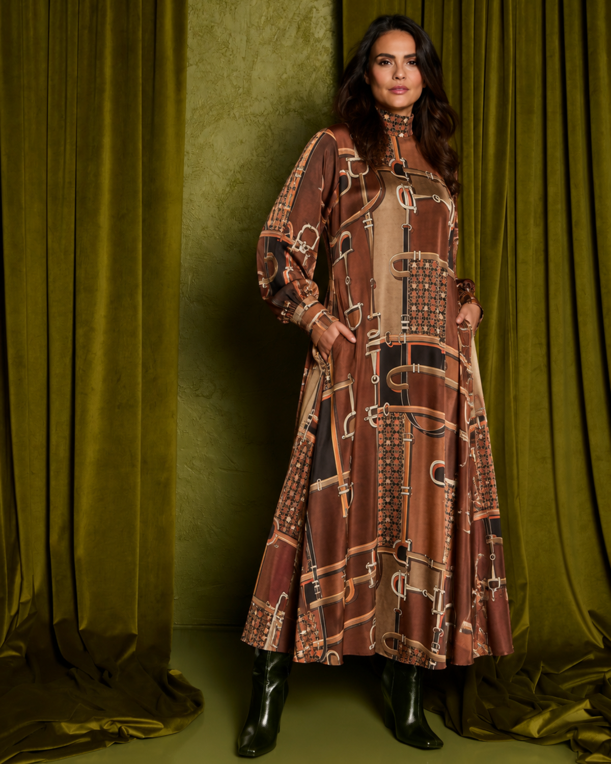 ANNA’S Maxikleid mit Equestrian-Print in Cognac, Espresso & Camel