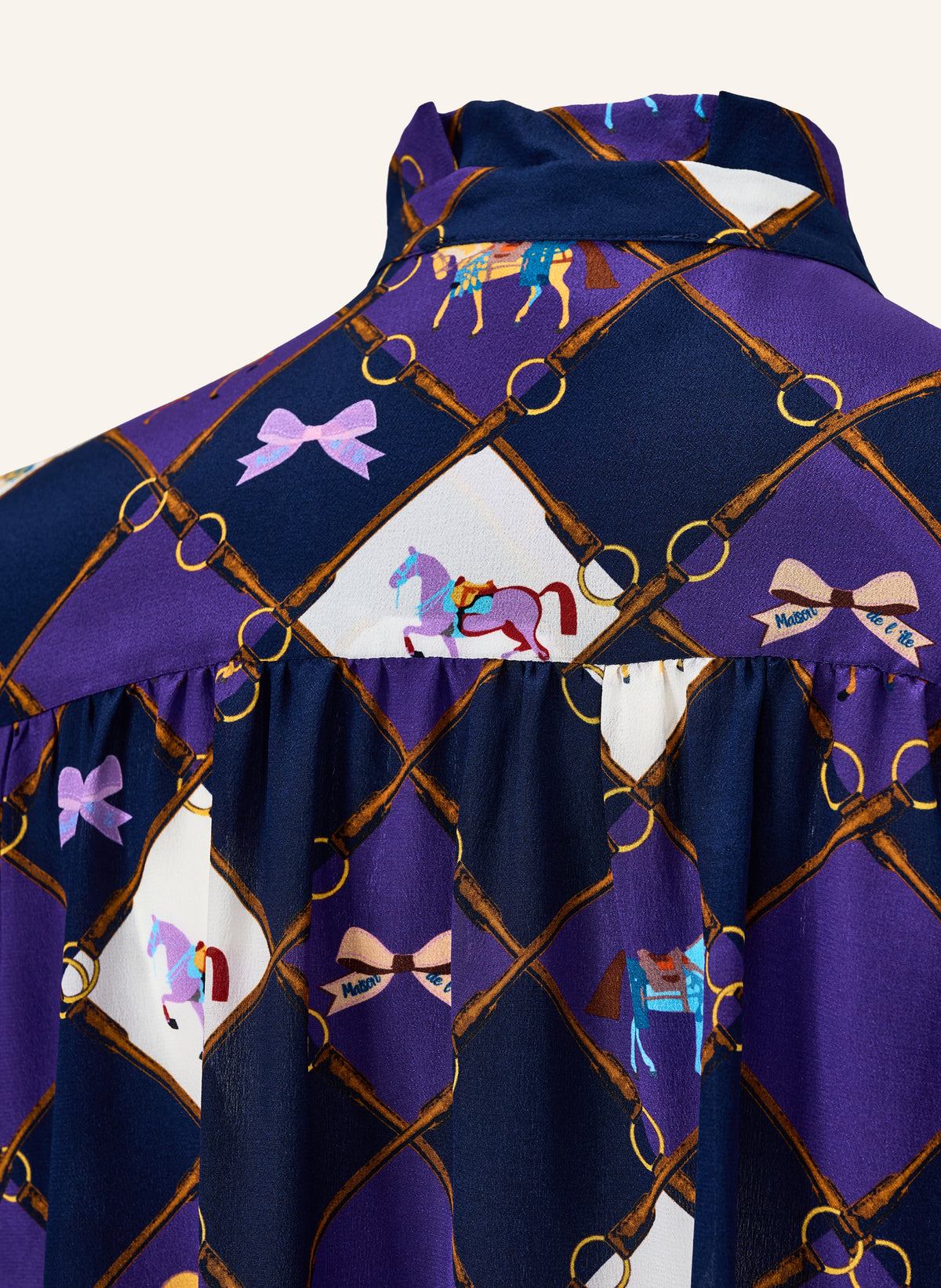 MAVIE – Seiden-Tunika Bluse Horsebit Print
