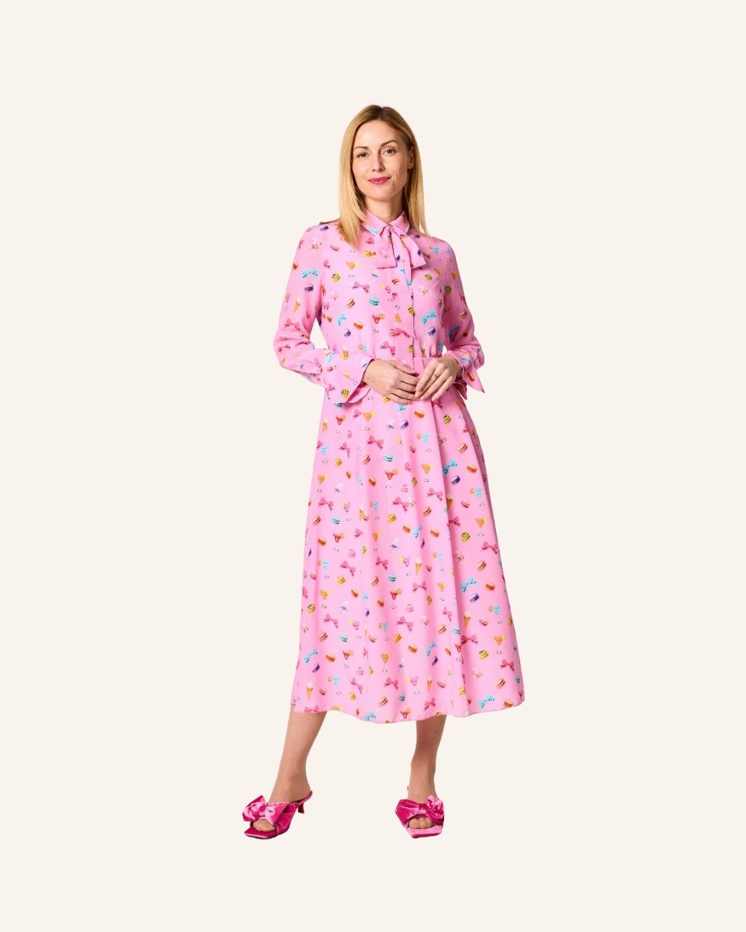 Seidenkleid Leila mit Schluppe Macarons-Print tailliert