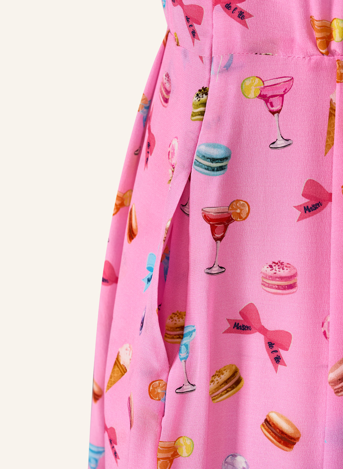 Seidenkleid Leila mit Schluppe Macarons-Print tailliert