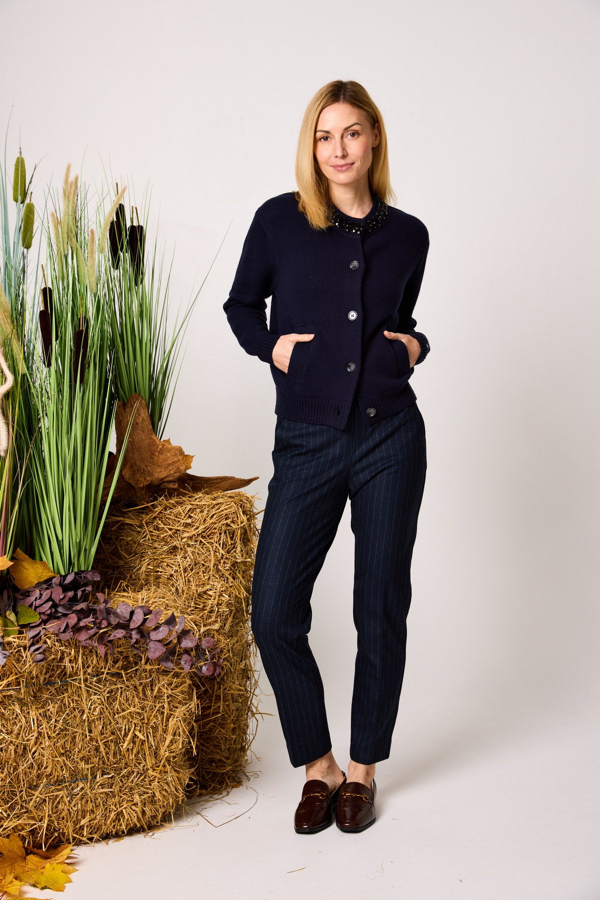 Rundhals-Cardigan mit STRASS