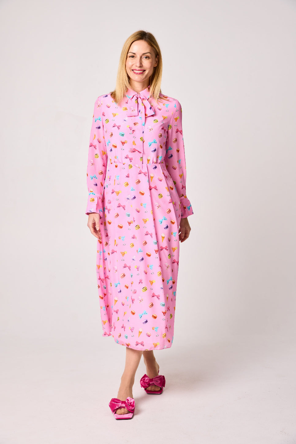 Seidenkleid Leila mit Schluppe Macarons-Print tailliert