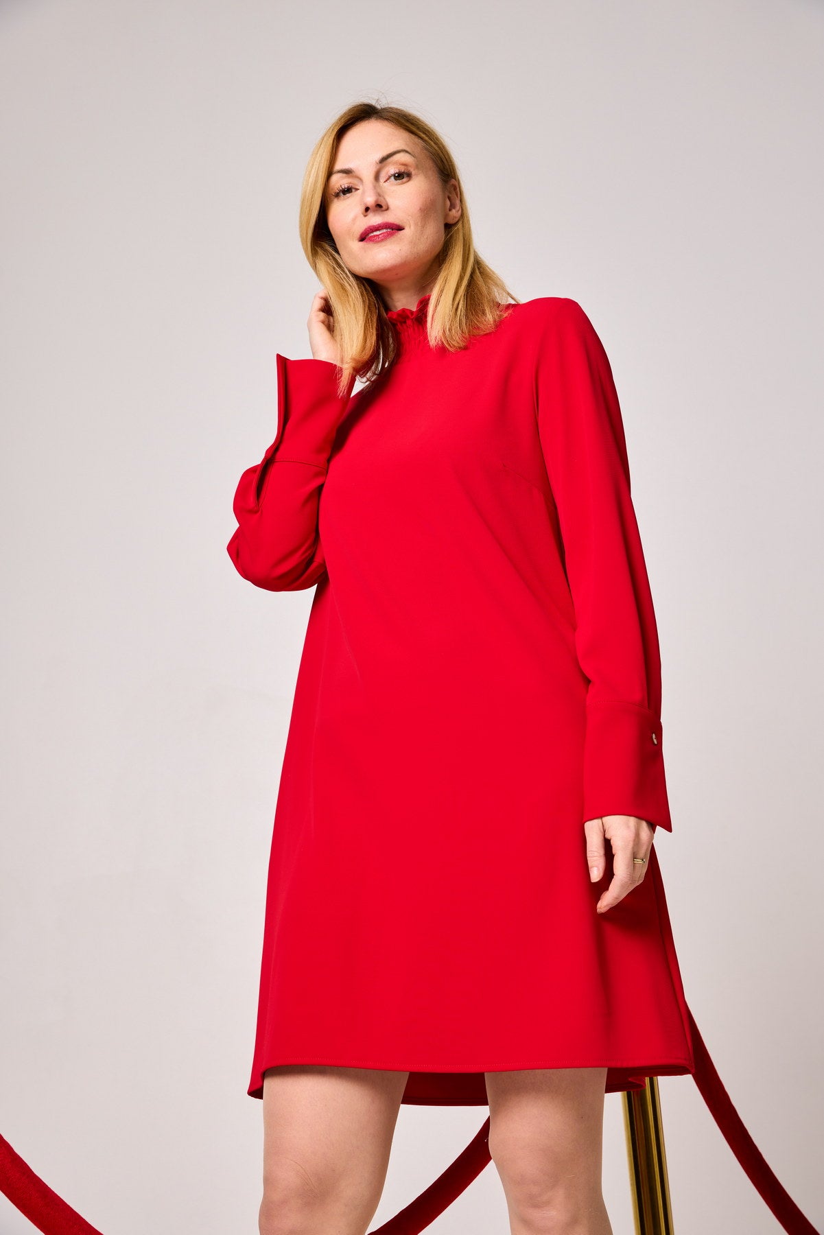 Entzückendes Langarmkleid mit Rüschenkragen A-FORM