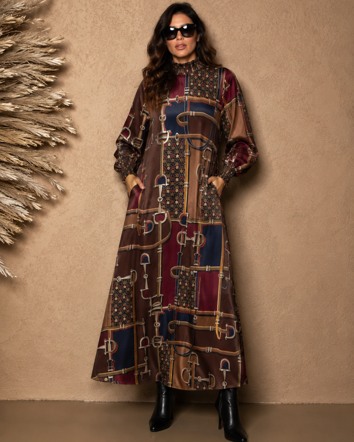 ANNA’S Maxikleid mit Horsebit-Print in Navy, Espresso & Bordeaux