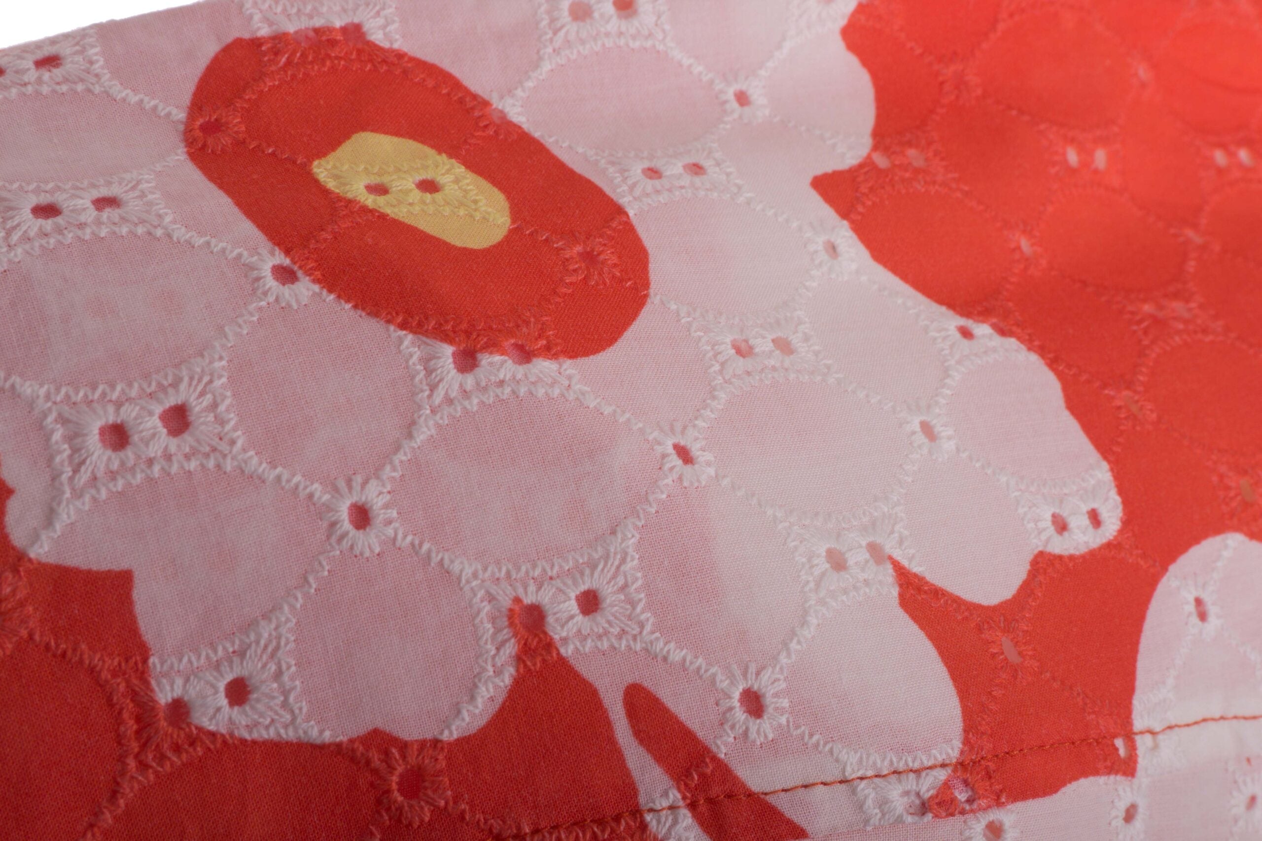 BLUSENKLEID AUS AJOUR-BAUMWOLLE MIT BLUMENPRINT – MADE BY LA CASA